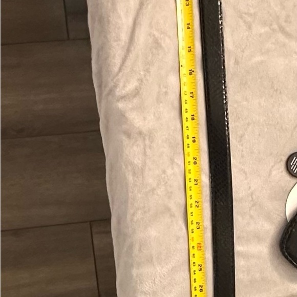 YSL SAINT LAURENT
Calfskin Snakeskin Embossed Love Heart Belt Bag Black - Picture 8 of 14